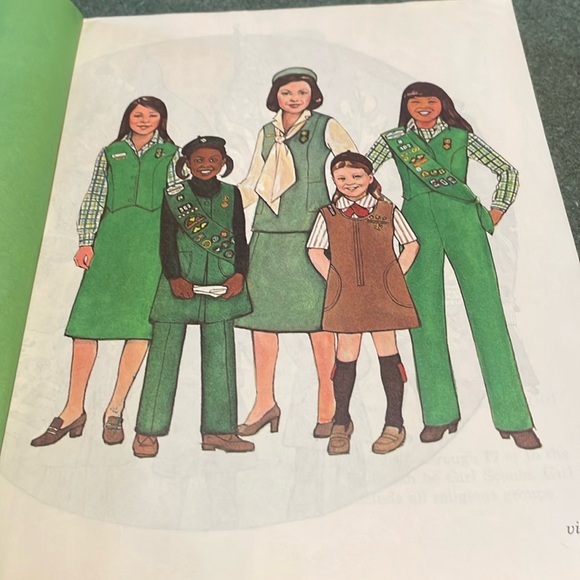 Vintage Worlds To Explore Handbook for Brownie and Junior Girl Scouts - Picture 8 of 16